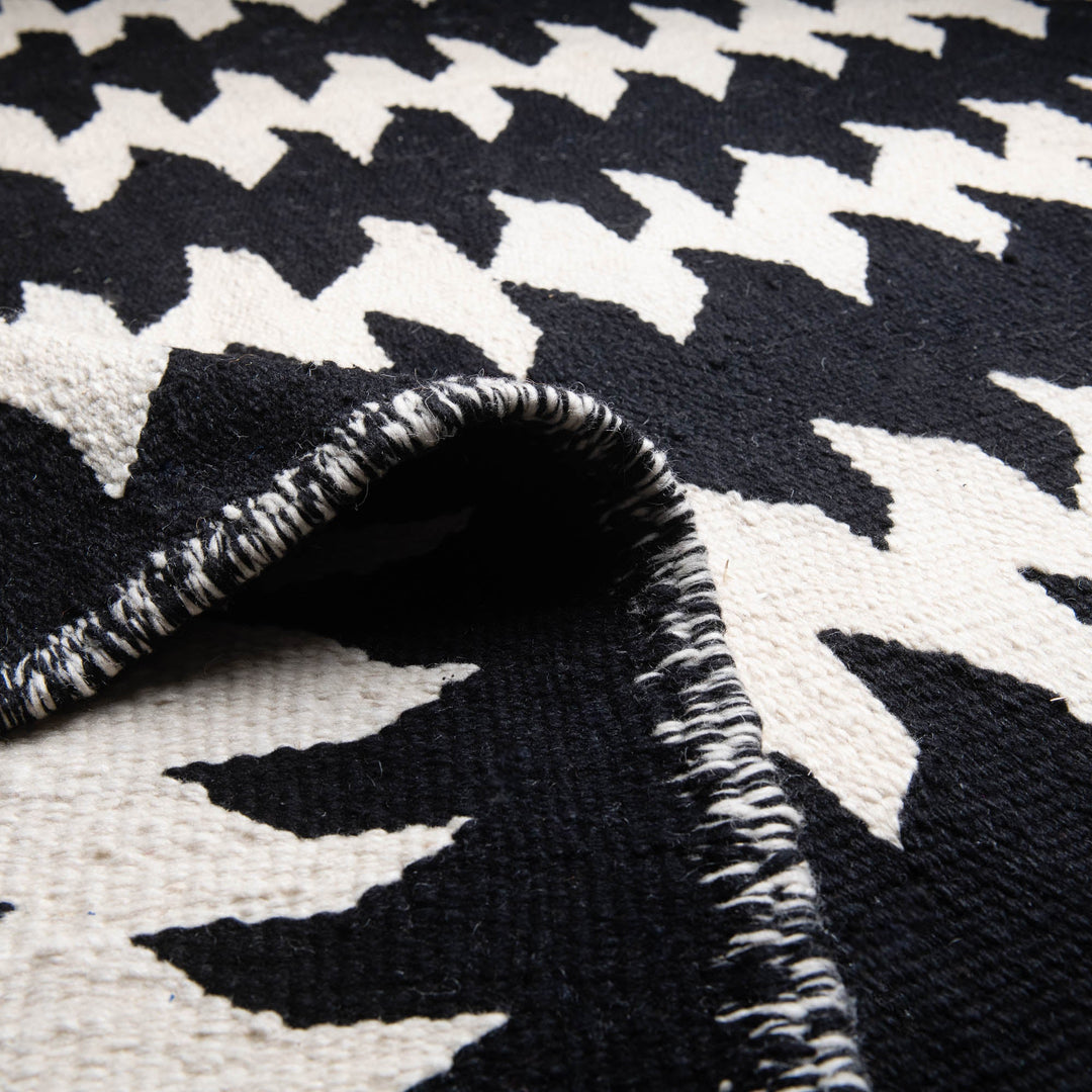 Fadma - taznakht kilim rug