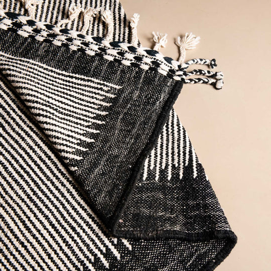 Ouna - taznakht kilim rug