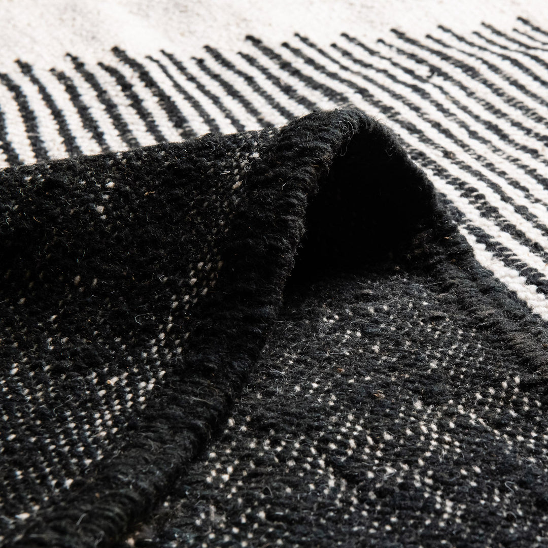 Ouna - taznakht kilim rug